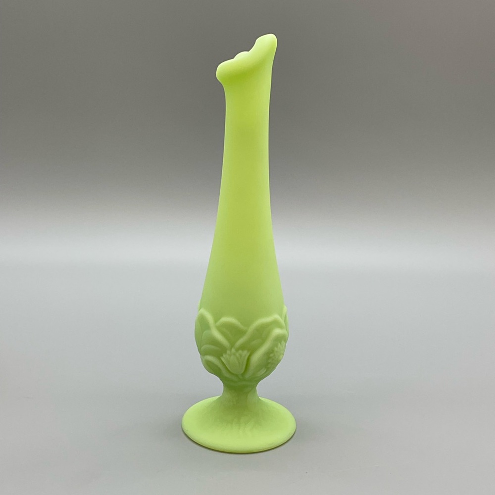 Fenton Water Lily Swung Footed Bud Vase Uranium Custard Satin Glass - Picture 5 of 13